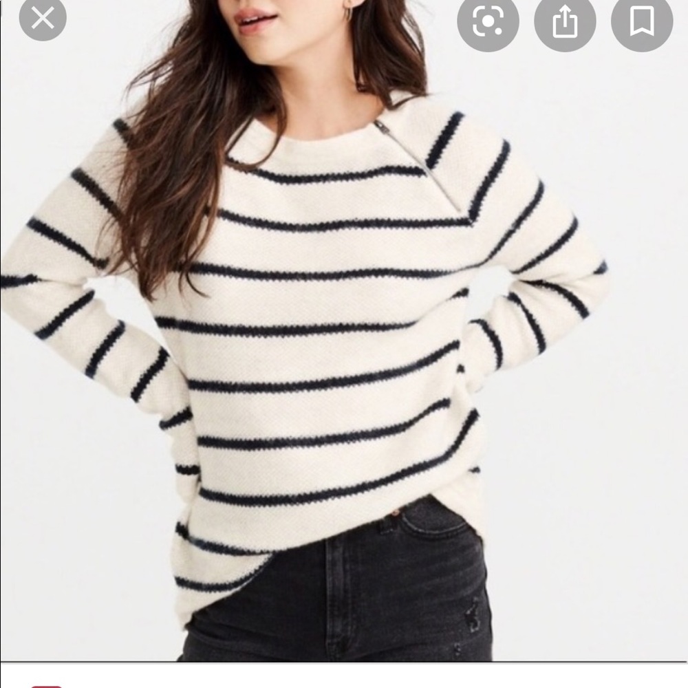 Abercrombie & Fitch crew neck striped sweater- M